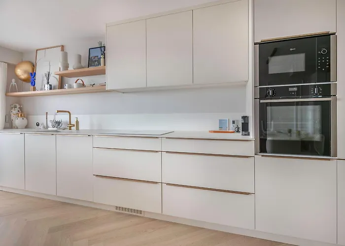 De Standing En Front De Mer, Pour 4 *