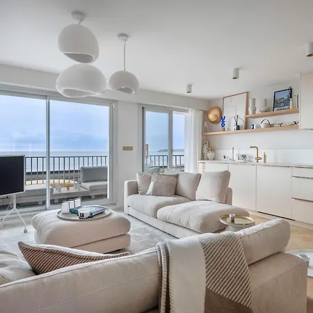 De Standing En Front De Mer, Pour 4 *