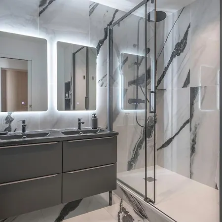 De Standing En Front De Mer, Pour 4 *