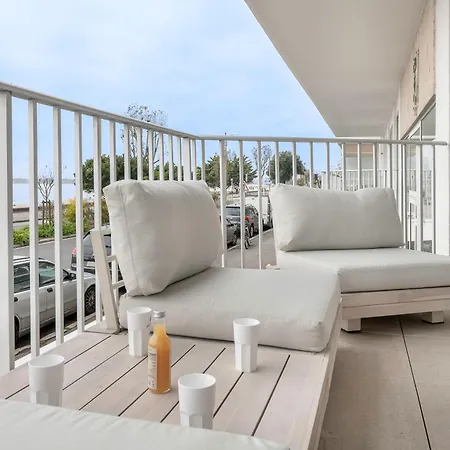 De Standing En Front De Mer, Pour 4 *