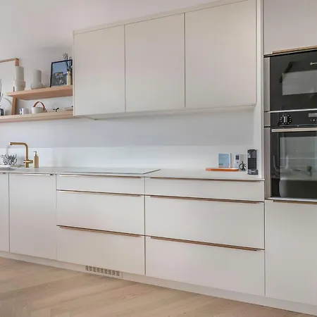 De Standing En Front De Mer, Pour 4 *