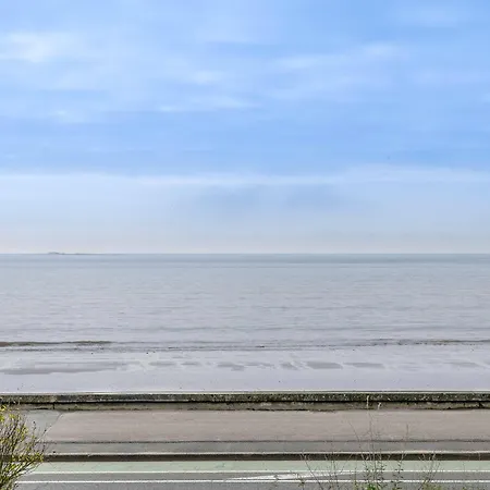 De Standing En Front De Mer, Pour 4 La Baule