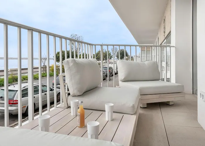 De Standing En Front De Mer, Pour 4 *